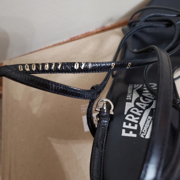 NEW Salvatore Ferragamo Strappy Heels Sandals 9B - Picture 5 of 7